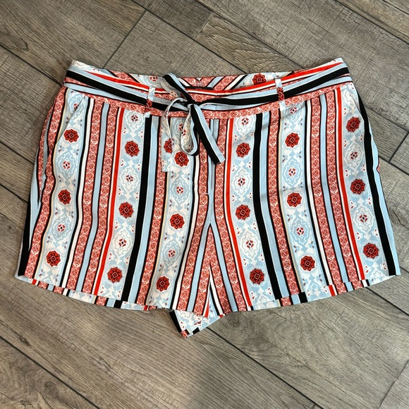 Ann Taylor LOFT Costa Tie Waist Fluid Shorts Size 10 - Picture 1 of 8
